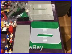 LEGO Town Airport Shuttle (6399) -Complete! Tested and works! All Minifigs